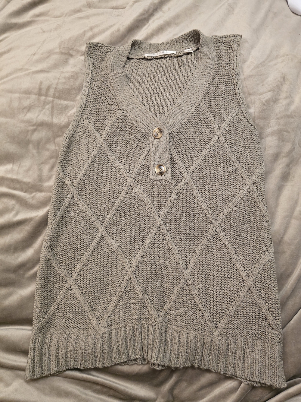 Cyrus Gray/taupe Diamond Cable V-Neck Sleeveless Sweater Vest